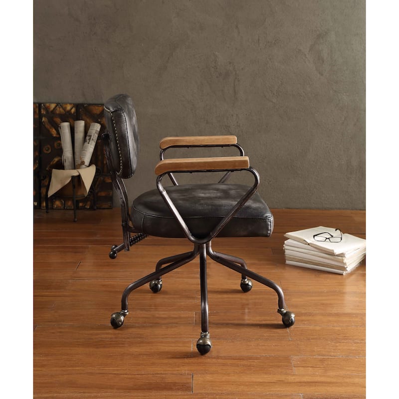 Classic Leather Office Chair with Ergonomic Design and Stylish Details