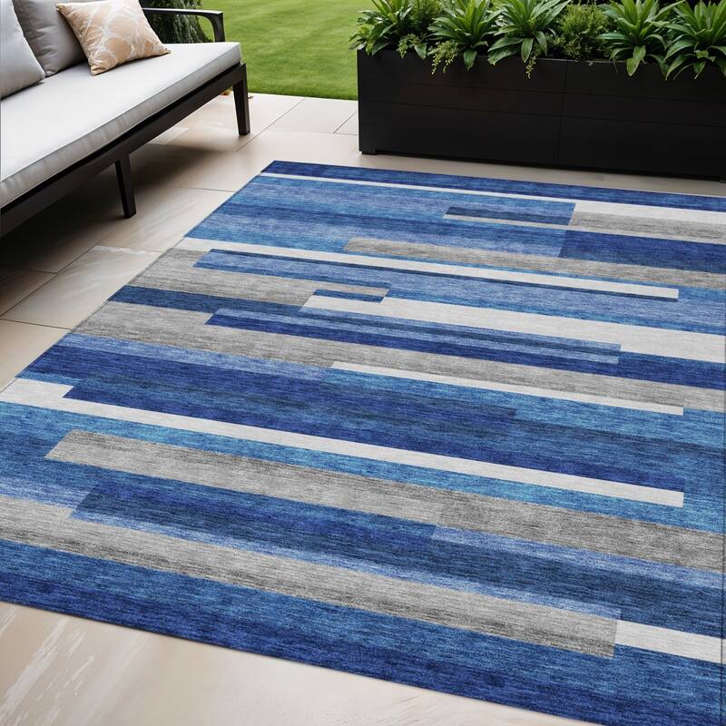 HomeRoots Striped Transitional Rectangle Outdoor Rug - 5' X 8'
