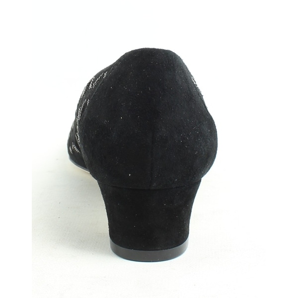 black pumps size 5.5