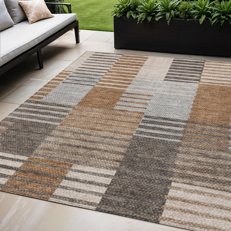 HomeRoots Striped Transitional Rectangle Outdoor Rug - 5' X 8'