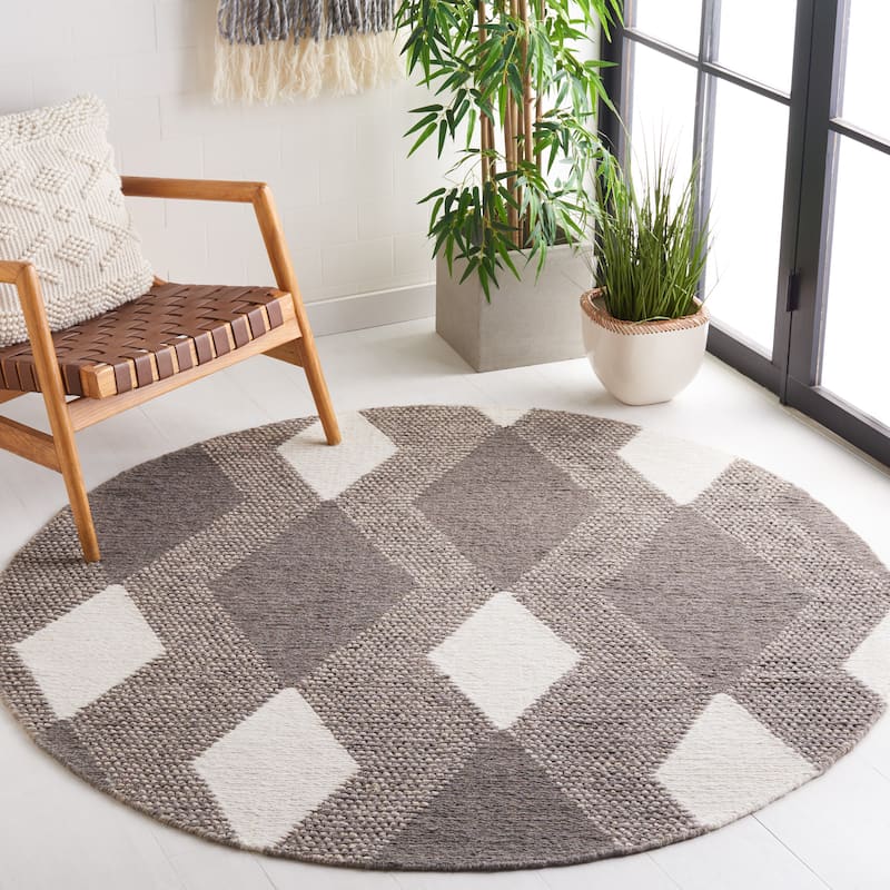 SAFAVIEH Handmade Natura Iridenta Diamond Boho Wool Rug - 6' Round - Ivory/Beige