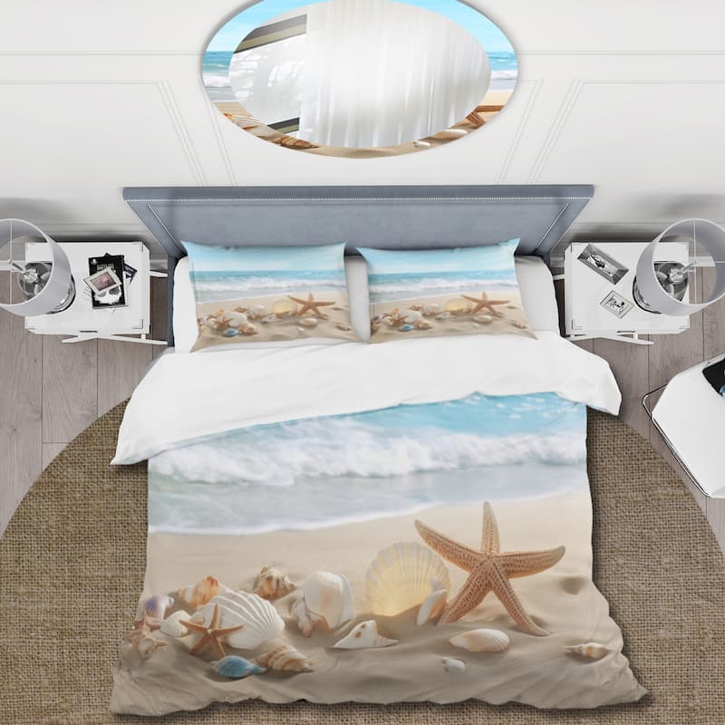 Designart "Starfish And Seashells V" Beige Modern - Bedding Cover Set With Shams