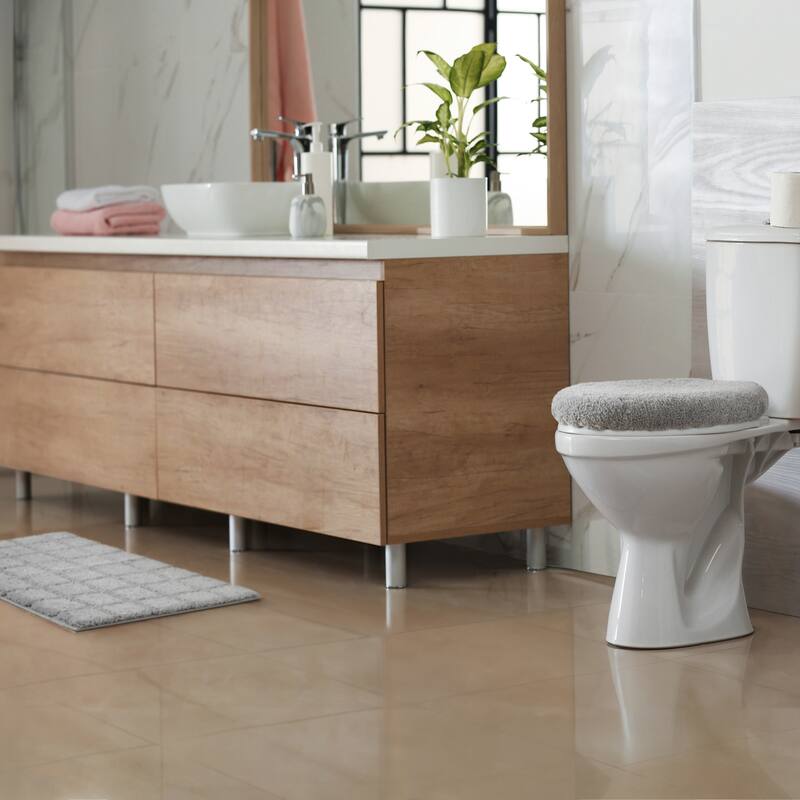 TOWN & COUNTRY EVERYDAY Ultra Plush Solid Tufted Toilet Lid Cover, Soft and Absorbent, Non-Slip Cover, Machine Washable