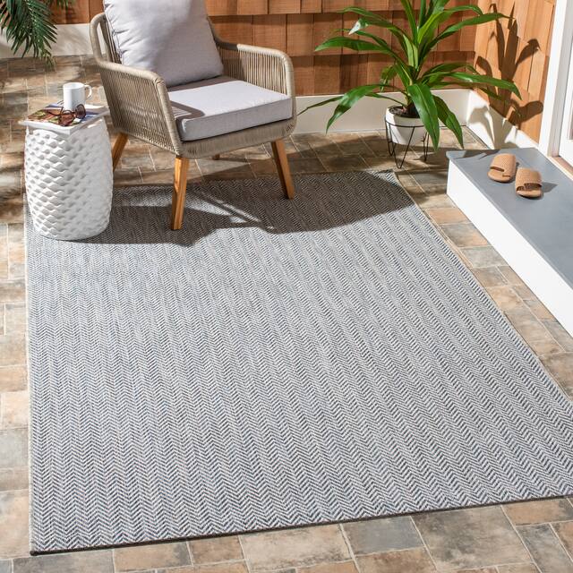 SAFAVIEH Courtyard Carolann Indoor/ Outdoor Waterproof Patio Backyard Rug - 2'7" x 5' - Grey/Navy