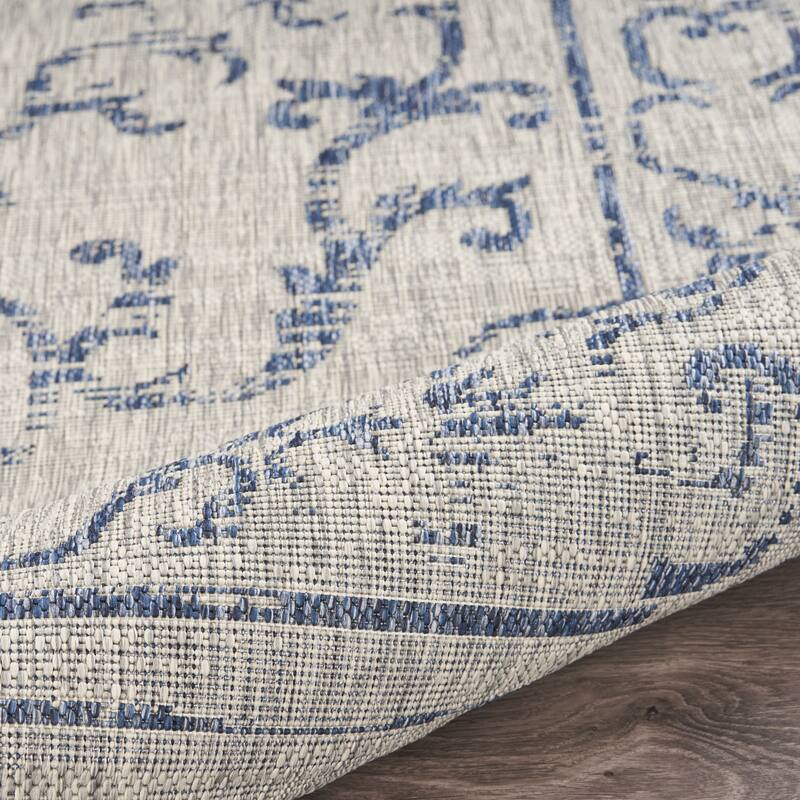 Sevita Medallion Indoor/Outdoor Rug