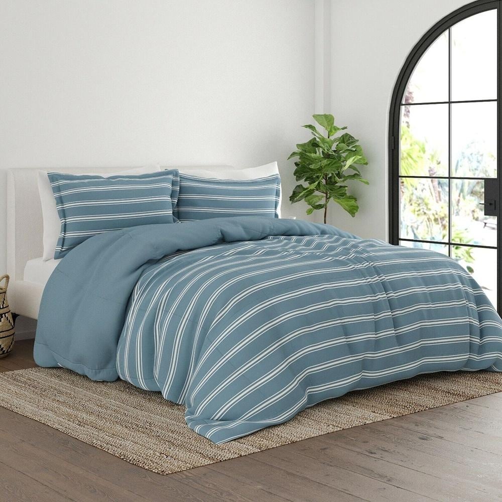 Full/Queen Stripe Reversible Comforter Set Light Blue