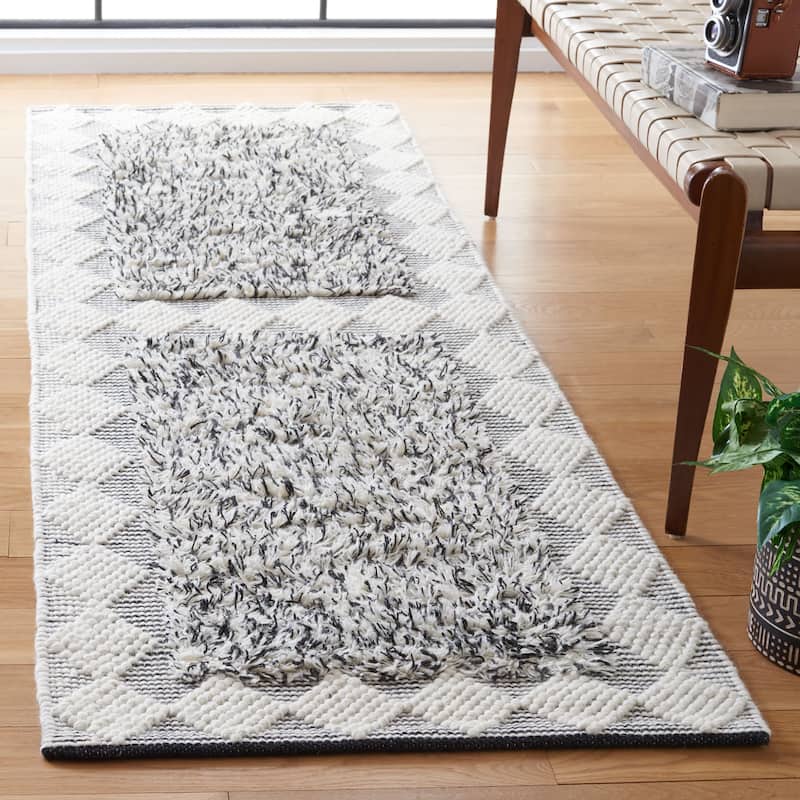 SAFAVIEH Handmade Natura Zissel Boho Wool Rug - 2'3" x 8' Runner - Black/Ivory