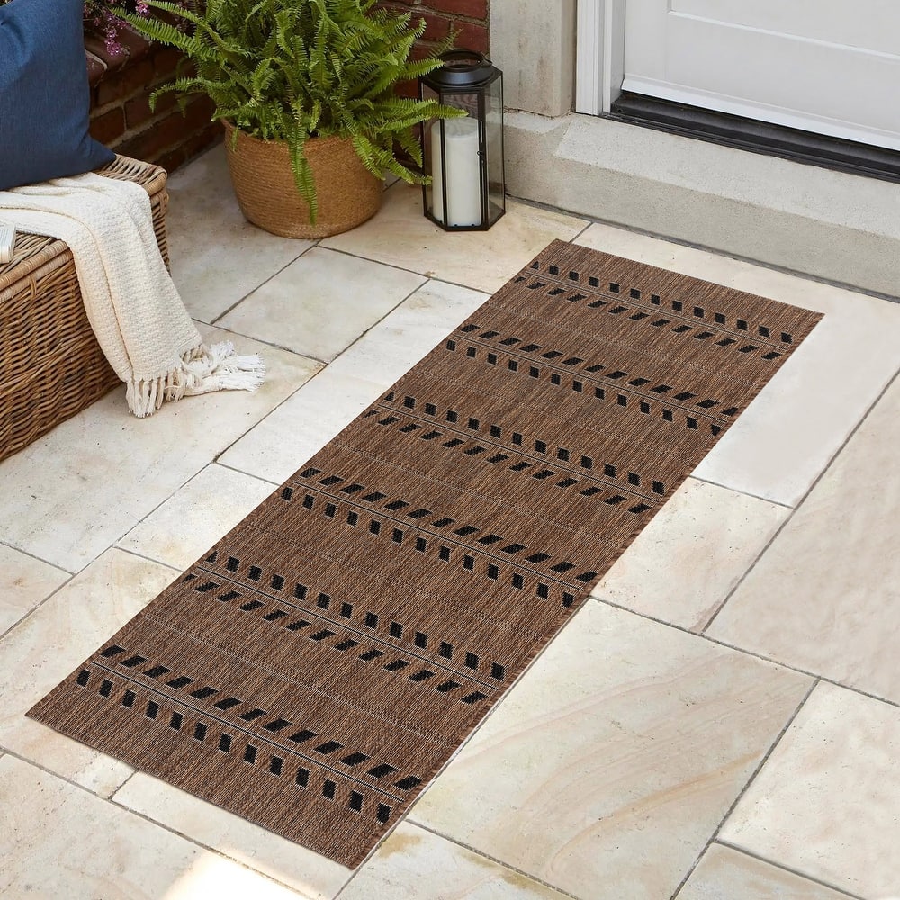 Gertmenian Paseo Moran Leaf Striped Flatweave Polypropylene Indoor/ Outdoor Area Rug Collection