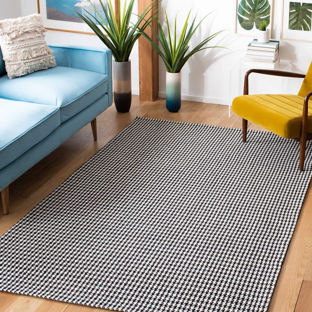 SAFAVIEH, Handmade Marbella Nahed Wool Rug
