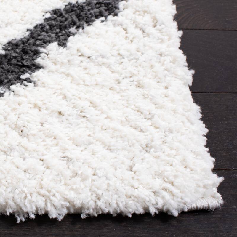 SAFAVIEH August Shag Velea Trellis 1.2-inch Thick Rug