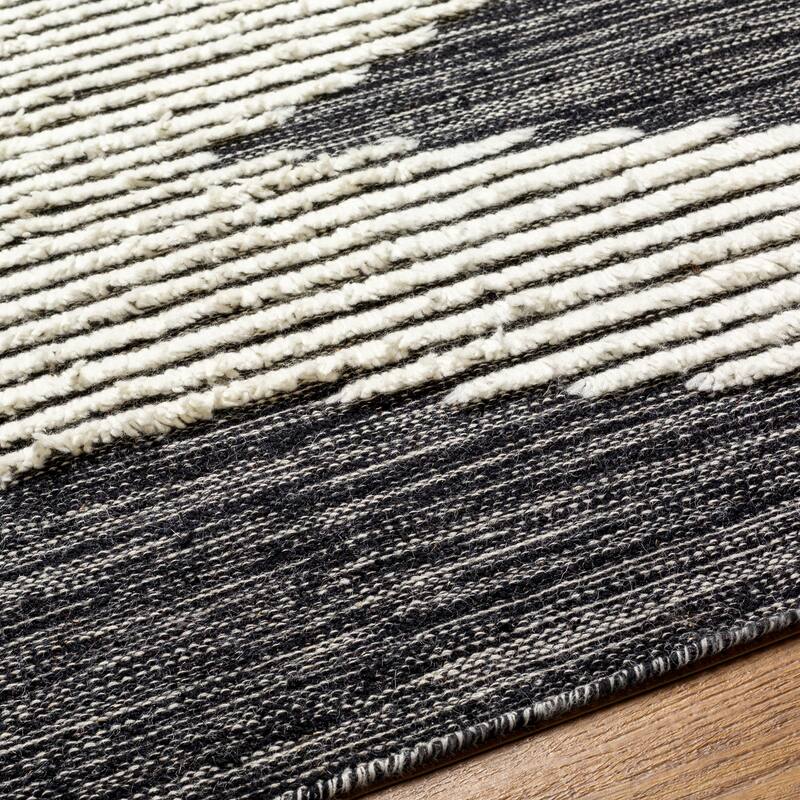 Livabliss Casual Apache Graphic Area Rug