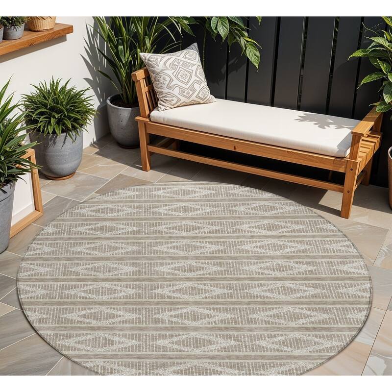 HomeRoots Geometric Transitional Rectangle Outdoor Rug - 8' Round