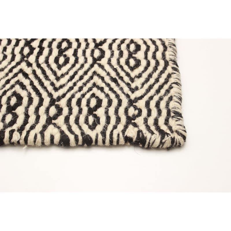 Sienna Black Rug 5'11" x 7'9" - 5'11 x 7'9
