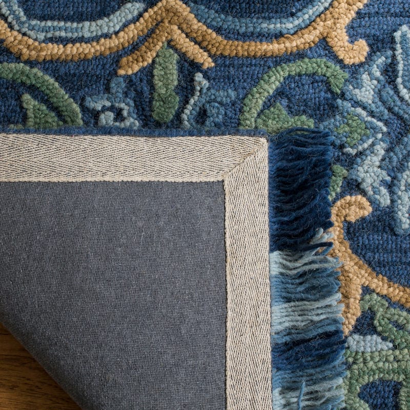 SAFAVIEH Handmade Blossom Parthenia Floral Wool Rug