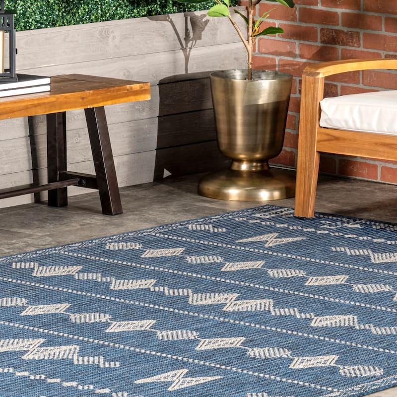 Nuloom Alexandra Aztec Indoor/Outdoor Area Rug
