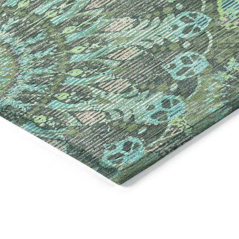 Machine Washable Indoor/ Outdoor Traditional Pinwheel Chantille Rug