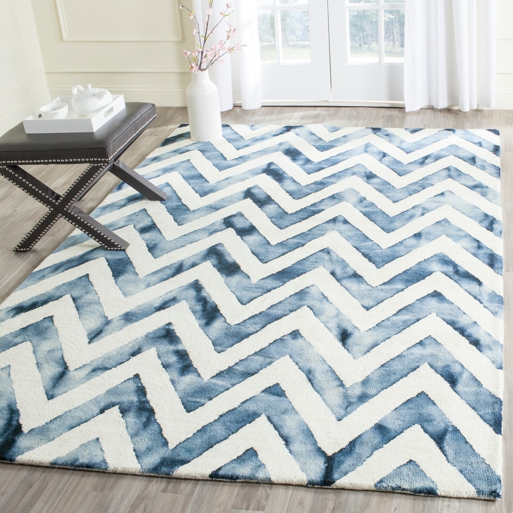 SAFAVIEH Dip Dye Erkhild Hand-tufted Wool Chevron Area Rug