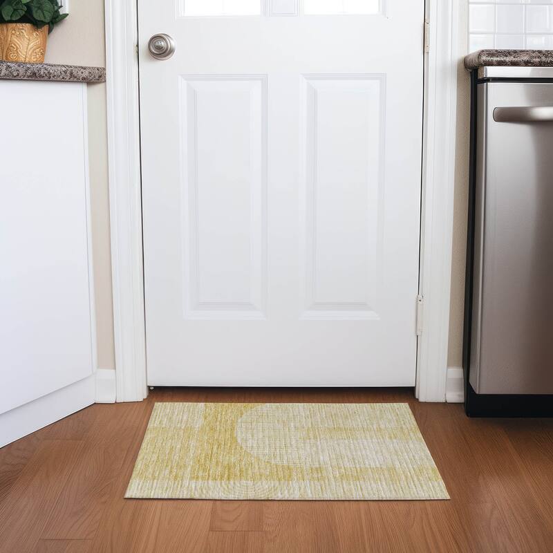Machine Washable Indoor/ Outdoor Chantille Modern Deco Rug - Gold - 1'8" x 2'6"