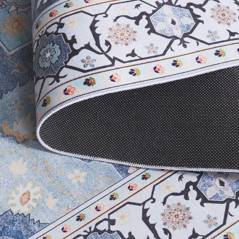 SAFAVIEH, Tucson Machine Washable Slip Resistant Queenie Oriental Medallion