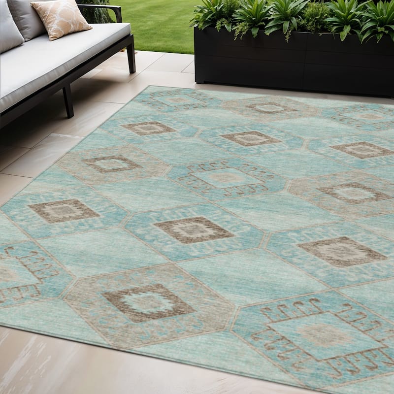 HomeRoots Aztec Transitional Rectangle Outdoor Rug - 5' X 8'