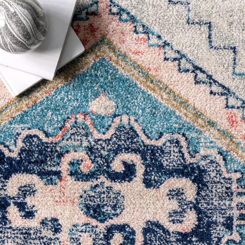 Nuloom Chase Faded Vintage Medallion Area Rug