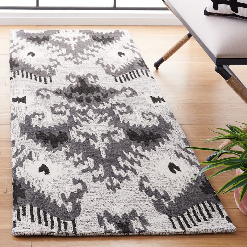 SAFAVIEH Handmade Ikat Engeltje Bohemian Wool Rug - 2'3" x 8' Runner - Grey/Black