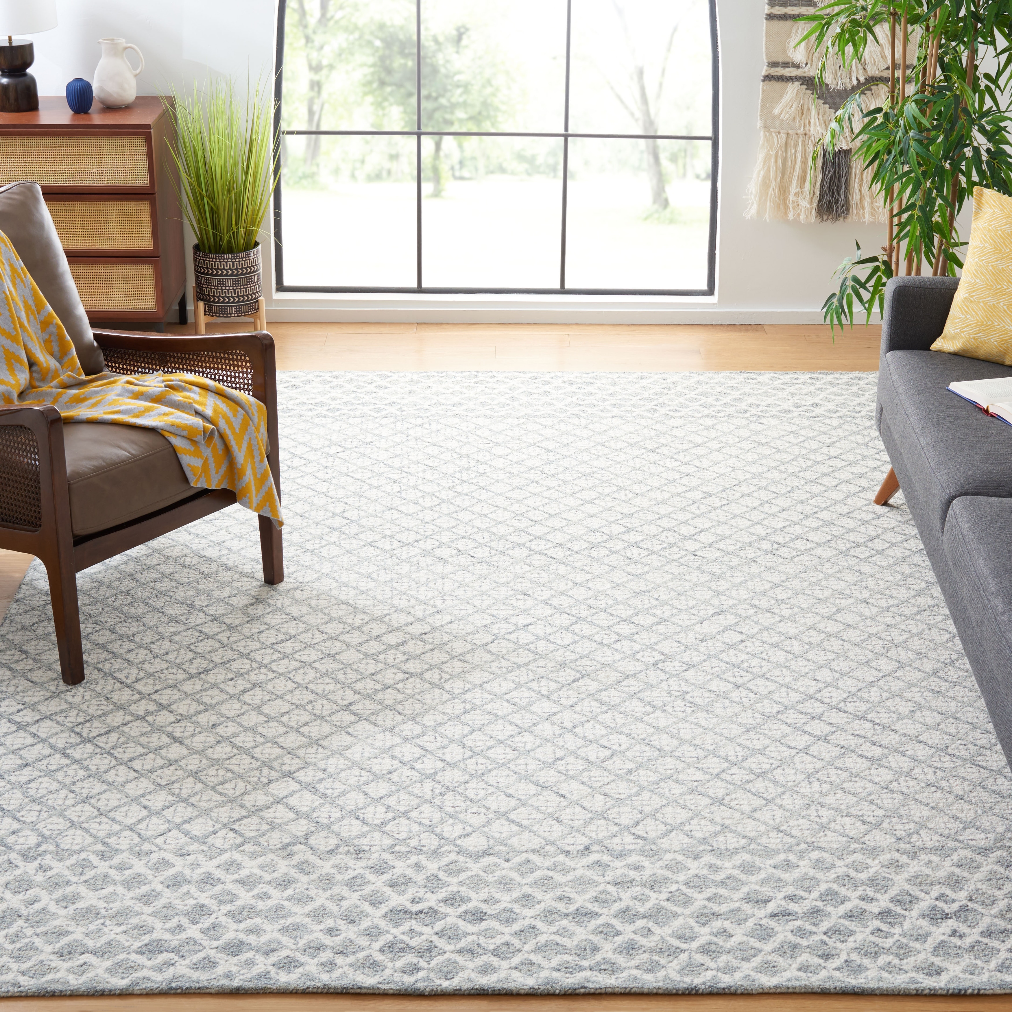 SAFAVIEH Handmade Abstract Suhad Modern Wool Rug