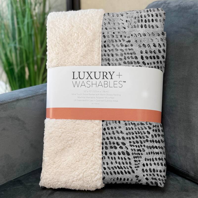 Premium Machine Washable Casual Diamond Sherpa Throw Blanket
