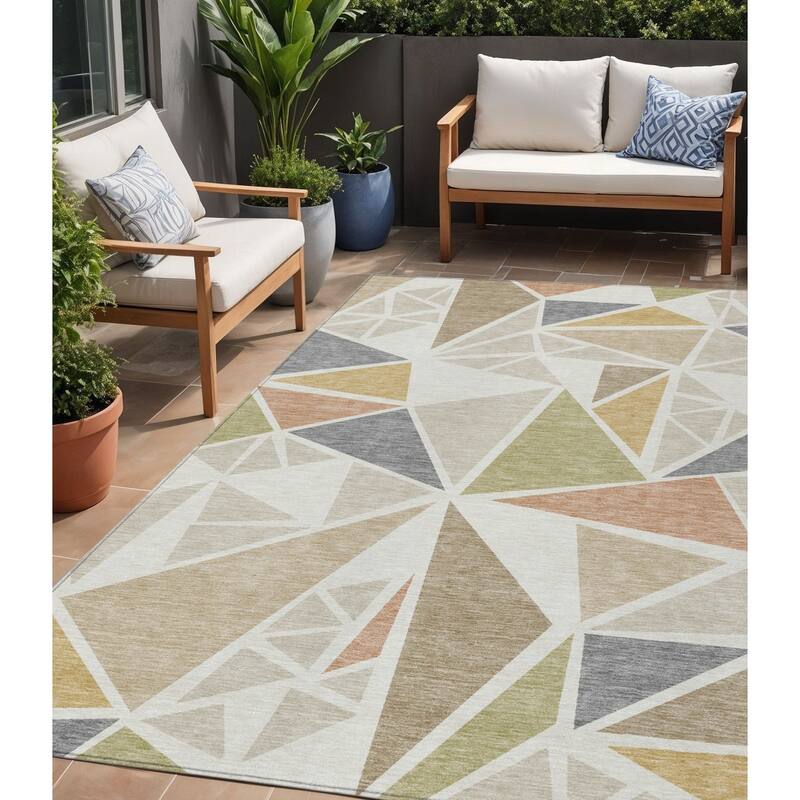HomeRoots Geometric Transitional Rectangle Outdoor Rug - 5' X 8'