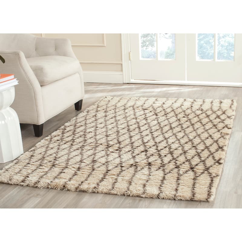 SAFAVIEH Handmade Casablanca Shag Elsebet Tribal Wool Rug - 4' x 6' - Ivory/Grey