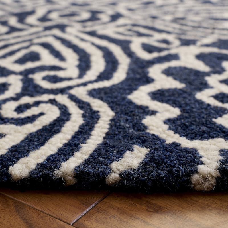 SAFAVIEH Hand-Tufted Blossom Naamah Patterned Wool Rug