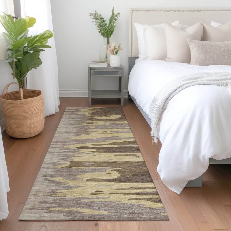 Machine Washable Indoor/ Outdoor Brushstrokes Ombre Chantille Rug - Coffee - 2'3" x 7'6"