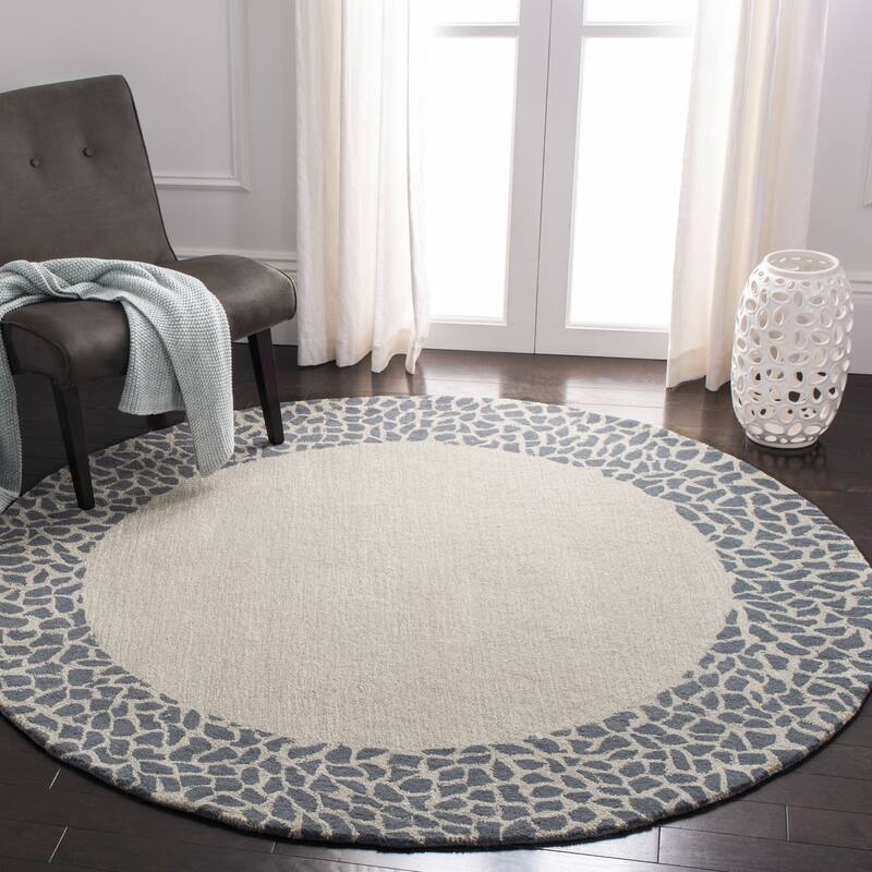 SAFAVIEH Handmade Soho Giselle Border N.Z. Wool Rug - 6' Round - Silver/Grey
