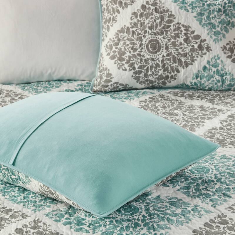 Madison Park Montecito 6 Piece Printed Quilt Set with Throw Pillows
