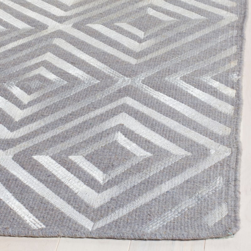 SAFAVIEH Handmade Flatweave Kilim Sevala Wool Rug