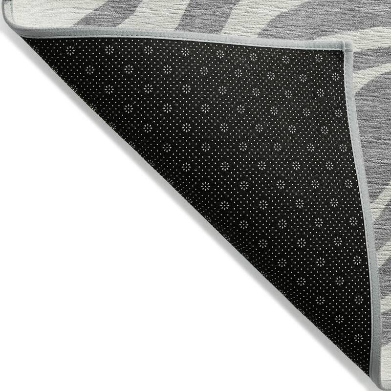Machine Washable Indoor/ Outdoor Modern Animal Print Chantille Rug