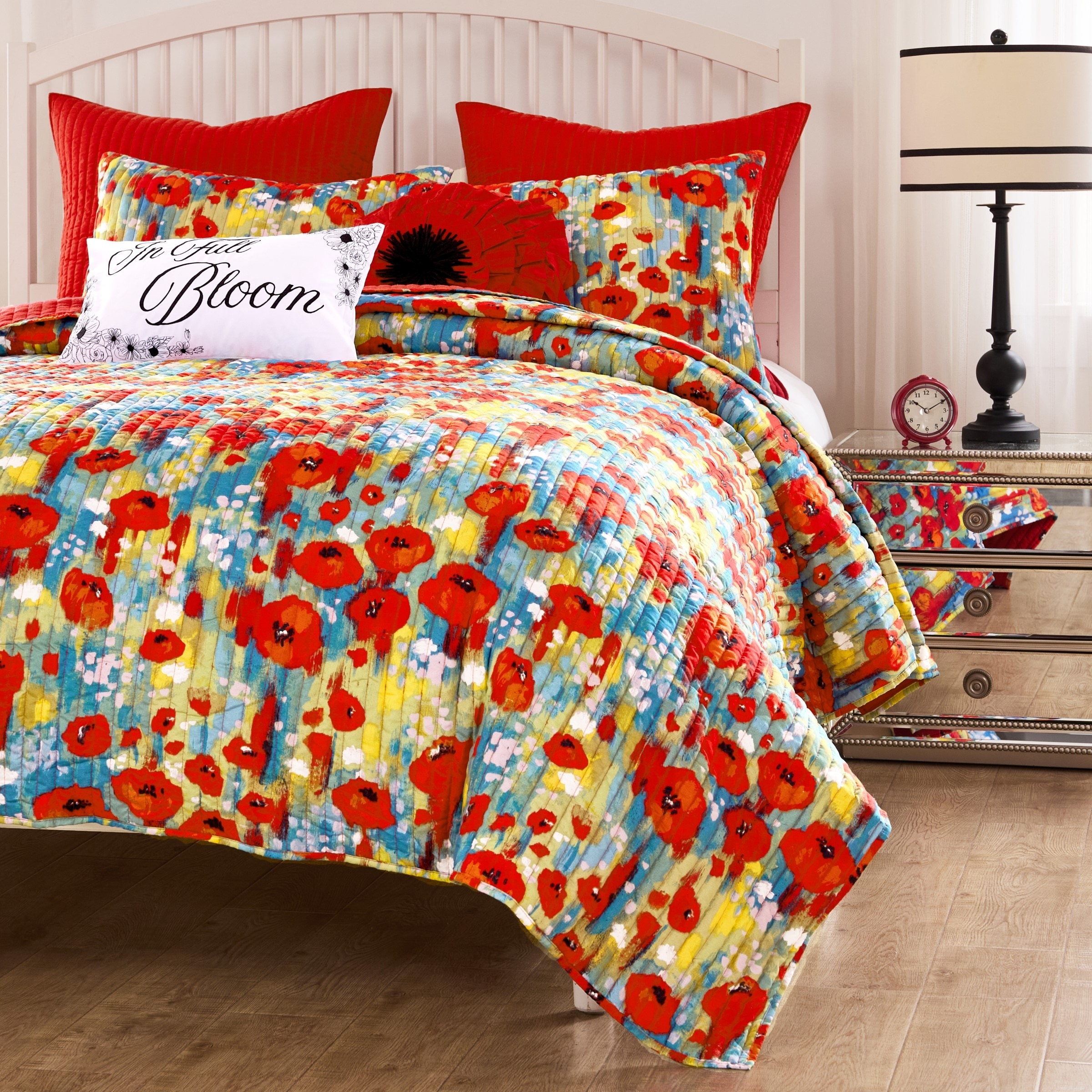 Poppies Modern Floral Reversible Quilt and Pillow Sham Set