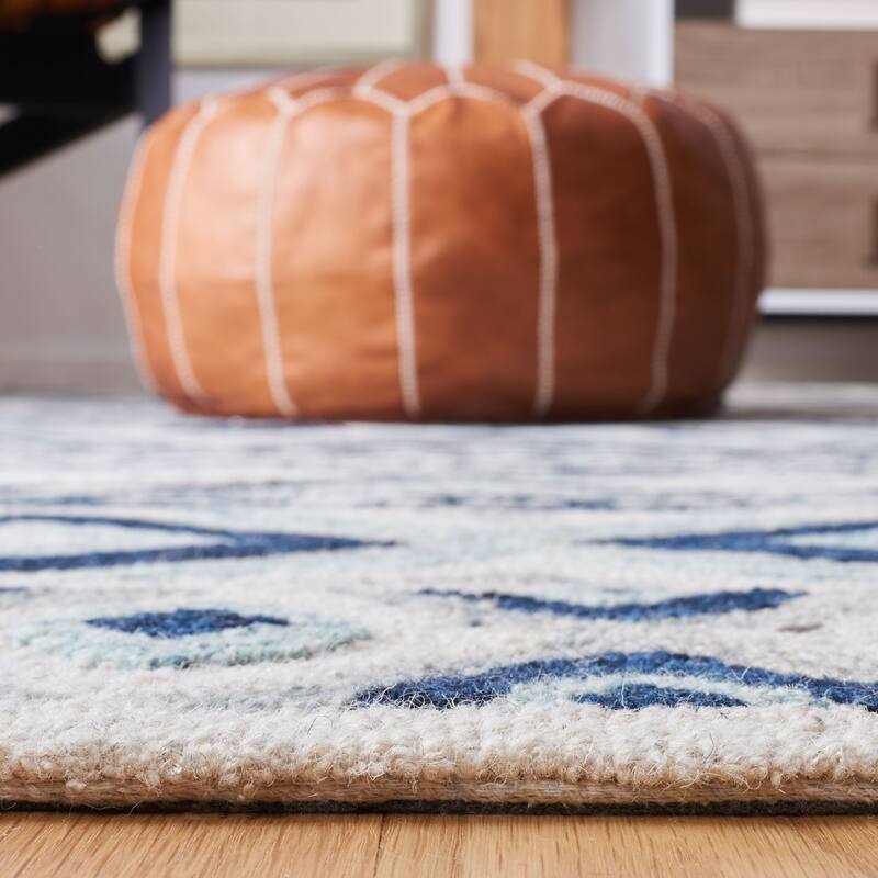 SAFAVIEH Handmade Roslyn Gisselle Wool Rug