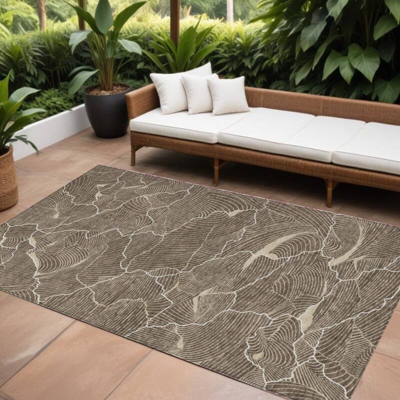 HomeRoots Abstract Transitional Rectangle Outdoor Rug - 10' X 14'