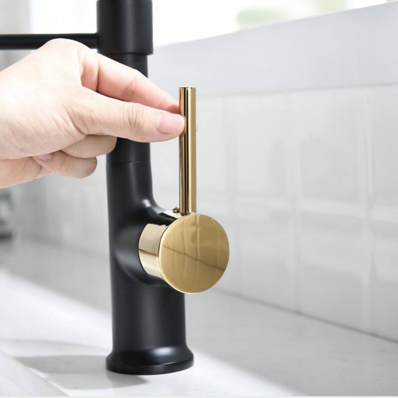 Single Handle Pull-down 360 Degrees Swivel Kitchen Faucet