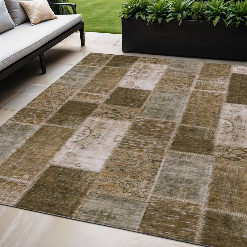 HomeRoots Patchwork Traditional Rectangle Outdoor Rug - 5' X 8'