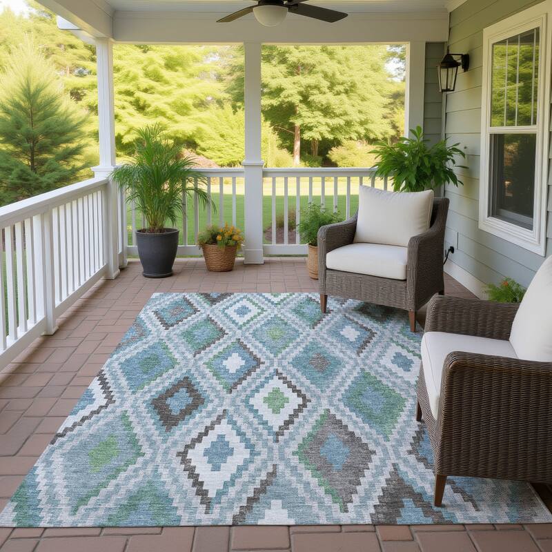 Machine Washable Indoor/ Outdoor Global Geo Chantille Rug