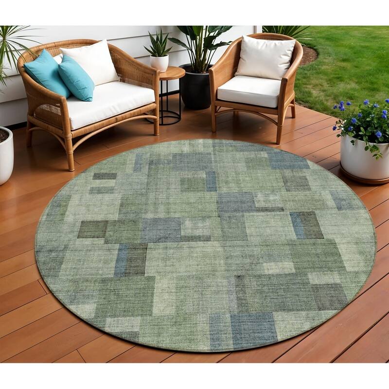 HomeRoots Geometric Transitional Rectangle Outdoor Rug - 8' Round