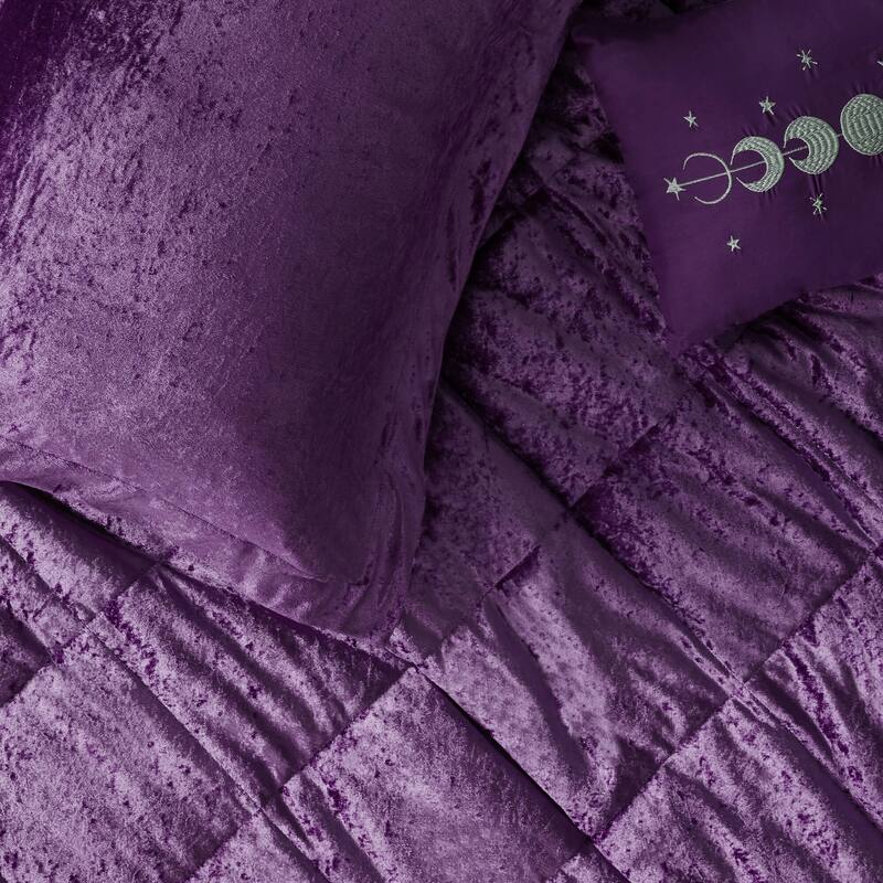Intelligent Design Isabel Velvet Comforter Set