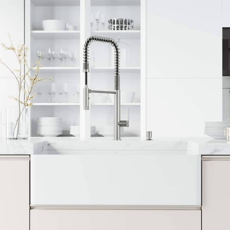VIGO Sterling 23" H Single Handle Pull-Down Sprayer Kitchen Faucet