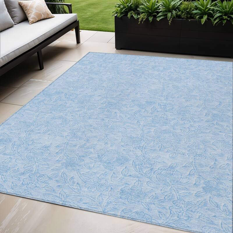 HomeRoots Floral Transitional Rectangle Outdoor Rug - 5' X 8'