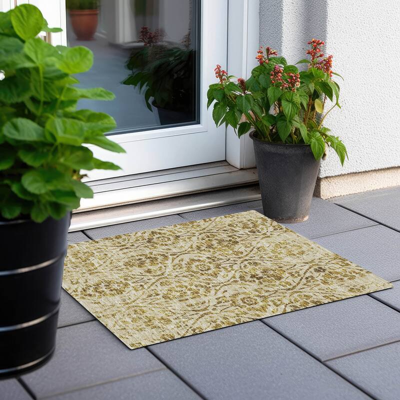 Machine Washable Indoor/ Outdoor Chantille Distressed Traditional Rug - Gold - 1'8" x 2'6"