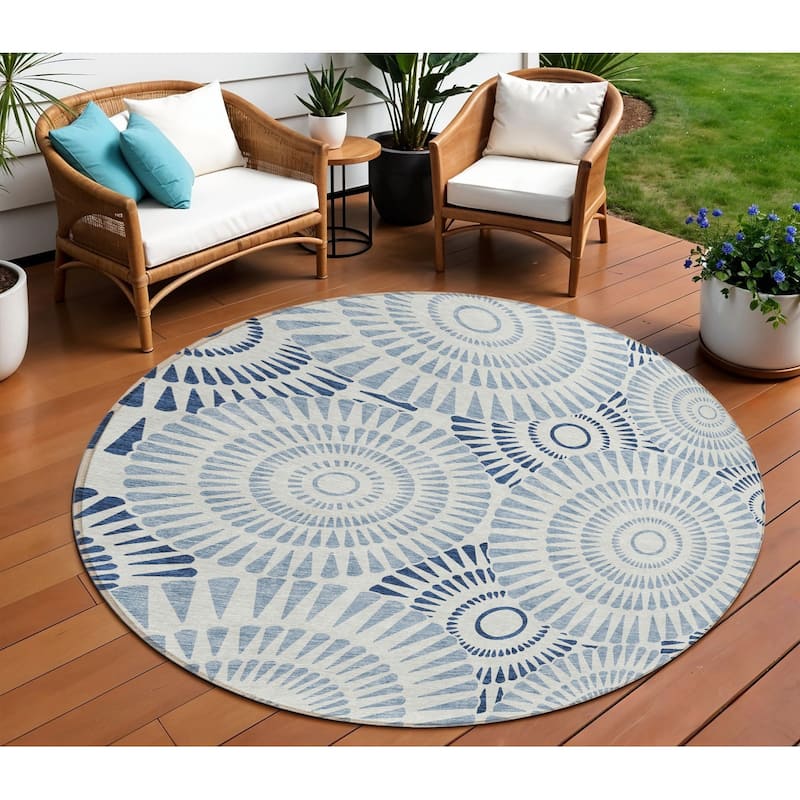 HomeRoots Geometric Transitional Rectangle Outdoor Rug - 8' Round