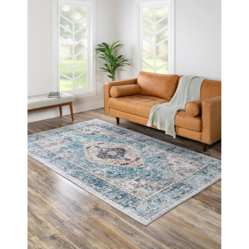Traditional Tira Collection Area Rug