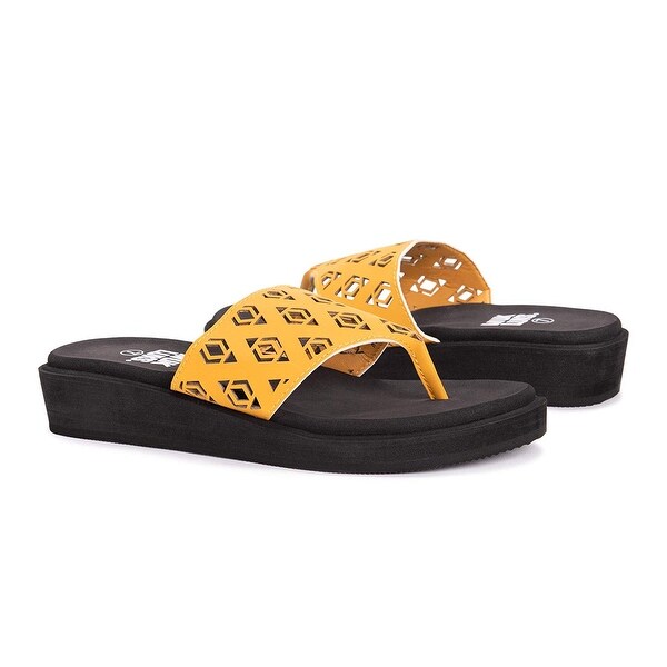 muk luks flip flops